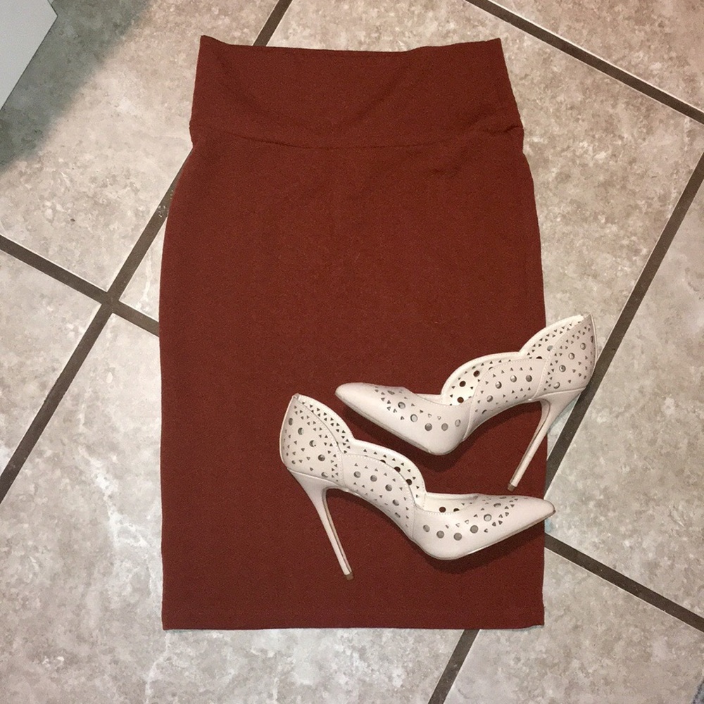 NEW Never worn Shoe Dazzle Nude Heels 9 💕